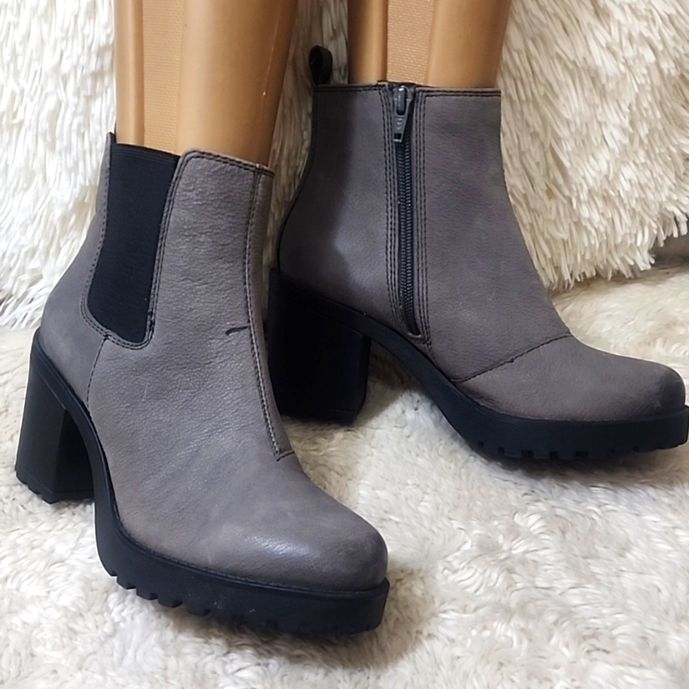 VAGABOND ANKLE BOOTS